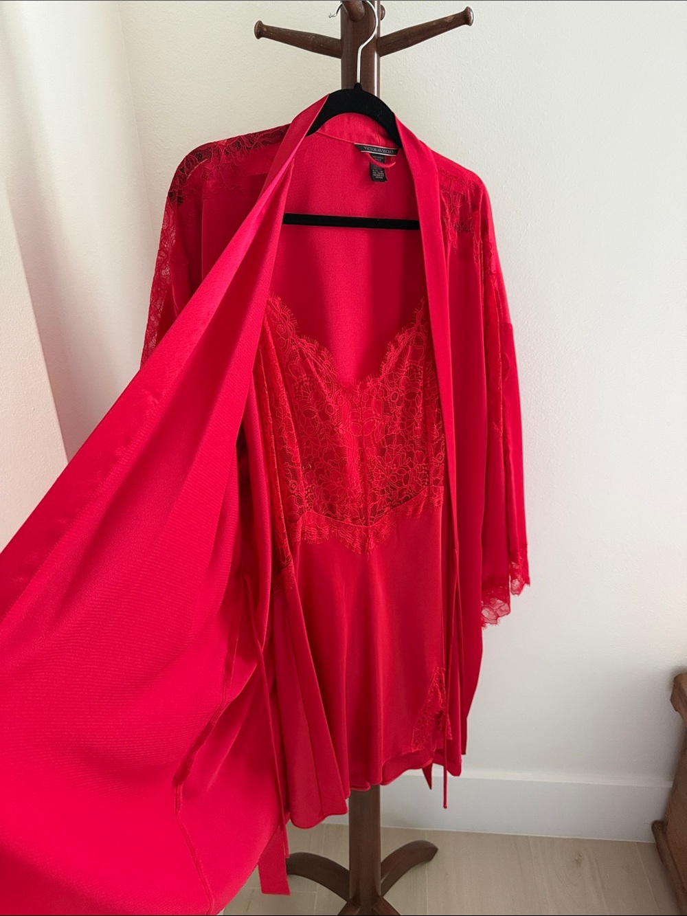 XL/XXL Victoria's Secret Red Satin Robe and Lace Chemise Set